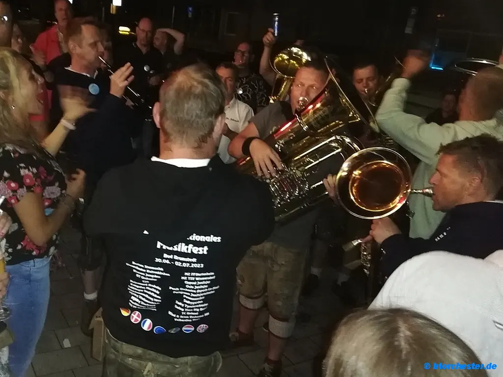 Klöne sorgt für Stimmung auf der Straße