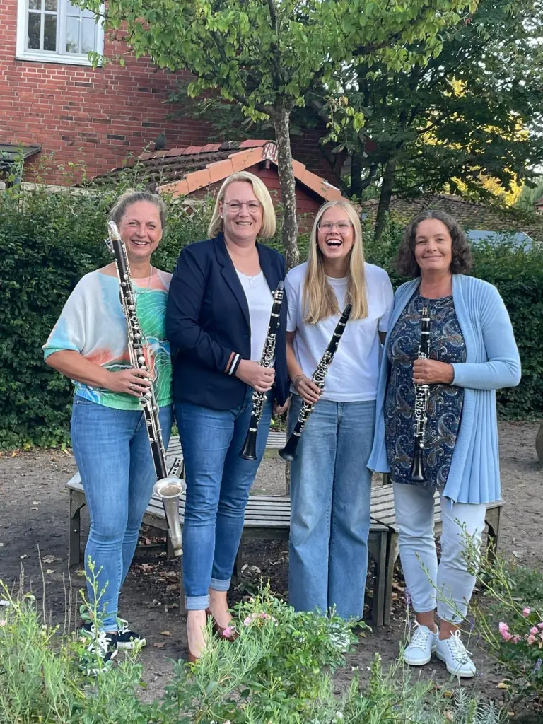  Katrin Hamann (von links), Jessica Tonn Anna Schacht und Anja Schwalgin sorgen für lateinamerikanisches Flair.