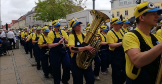 DIe BTO-Minions beim Umzug vom Hafen in die Stadt. DIe BTO-Minions beim Umzug vom Hafen in die Stadt.