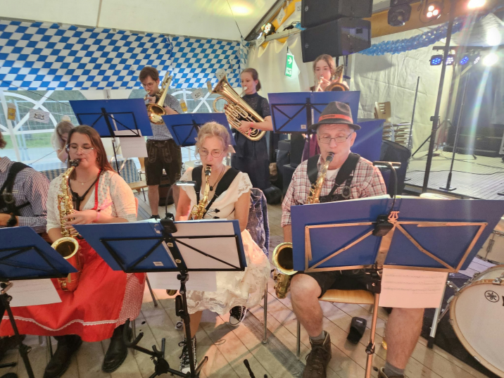 BTO light sorgte beim Oktoberfest fü Stimmung.