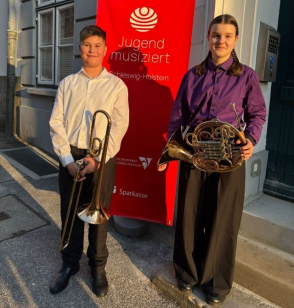 Raffael Maric und  Elisabeth Schmid nach dem Landeswettbewerb in Lübeck.   Foto: Maric